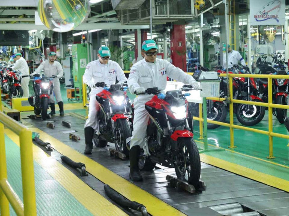 Honda CB 300F Twister em produo na fbrica de Manaus