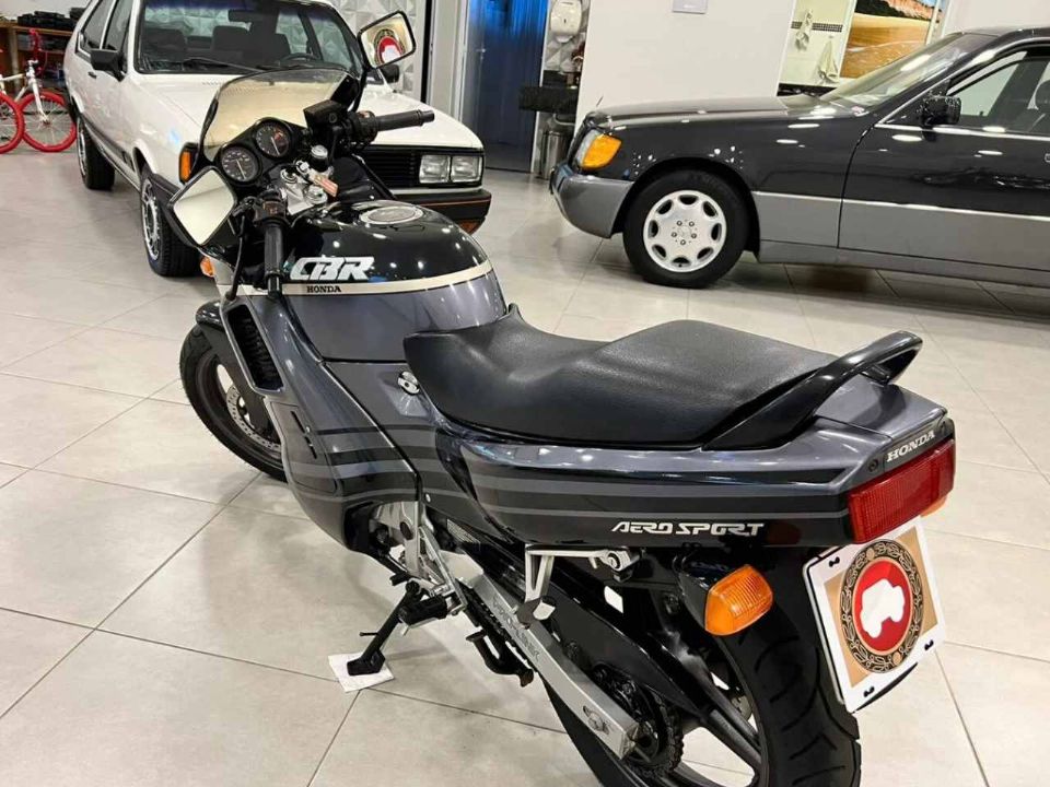 Honda CBR 450 SR 1990 - 3/4 traseira