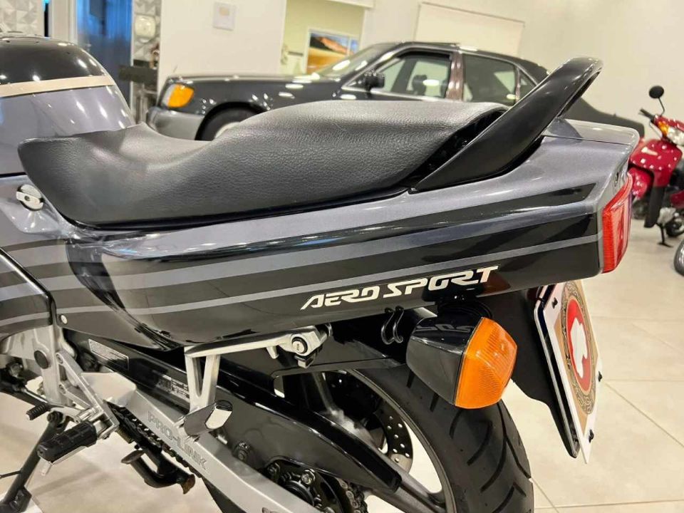 Honda CBR 450 SR 1990 - lateral
