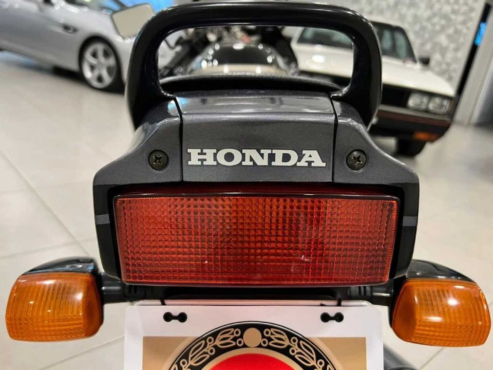 Honda CBR 450 SR 1990 - traseira