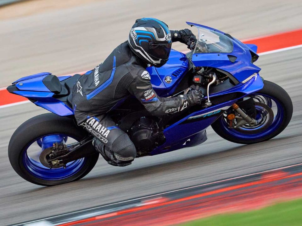 Yamaha R9 2025 - lateral