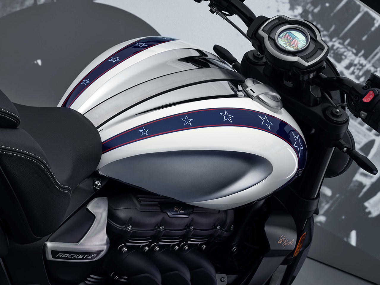 Triumph Rocket 2025 - 3/4 frente