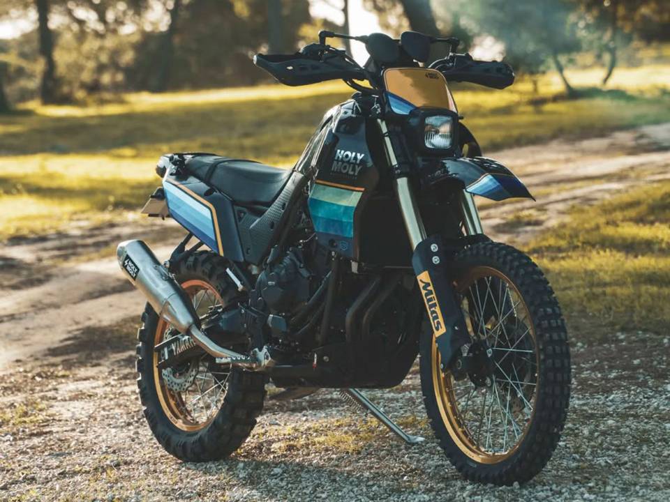 Yamaha Ténéré com kit retrô da Holy Moly Yamaha Ténéré com kit retrô da Holy Moly