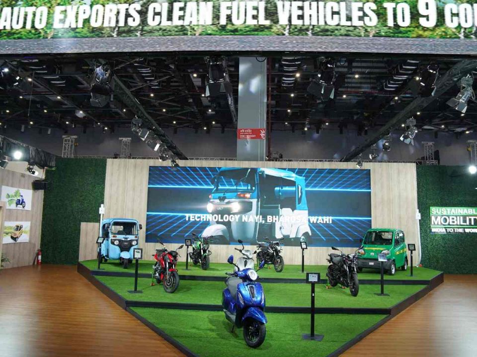 Bajaj com modelos flex na Bharat Mobility 2024