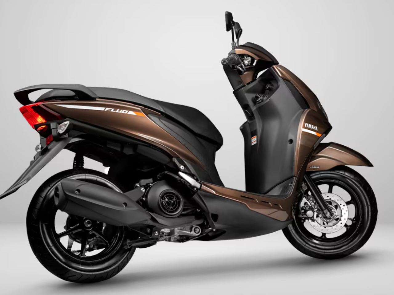 YamahaFluo 2025 - 3/4 traseira