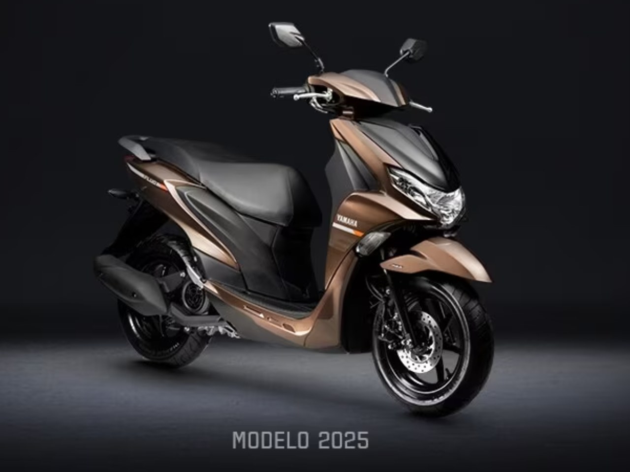 YamahaFluo 2025 - 3/4 frente