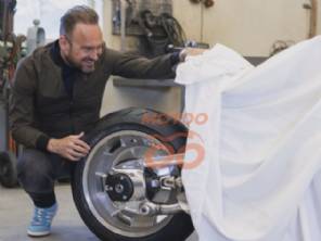 Chefo da BMW mostra segredo de nova moto