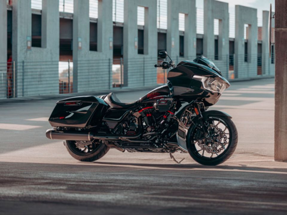 Harley-Davidson CVO Street Glide 2025