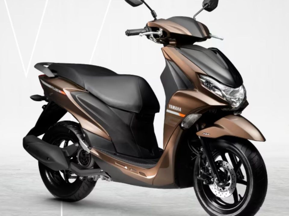 YamahaFluo 2025 - 3/4 frente