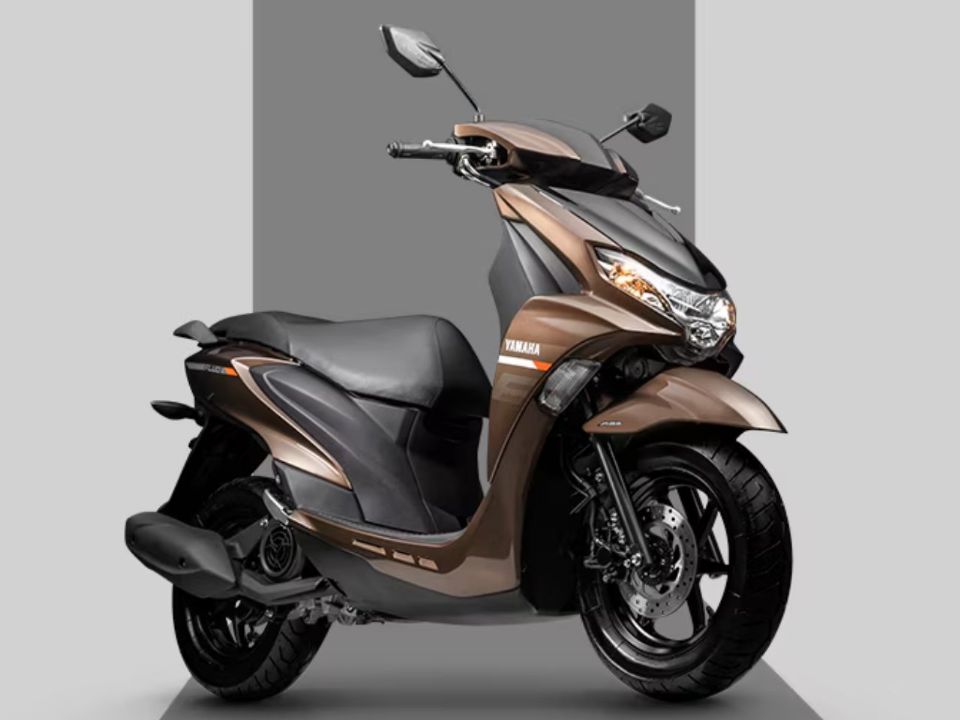 YamahaFluo 2025 - 3/4 frente