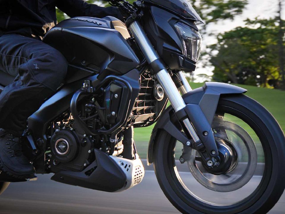 BajajDominar 400 2024 - lateral