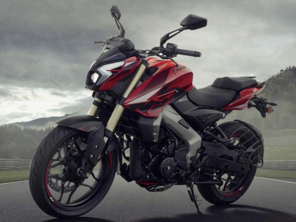 Bajaj Pulsar NS400Z 2024 - 3/4 frente