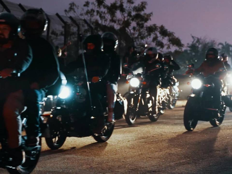Passeio com 1 mil motos Royal Enfield no Brasil