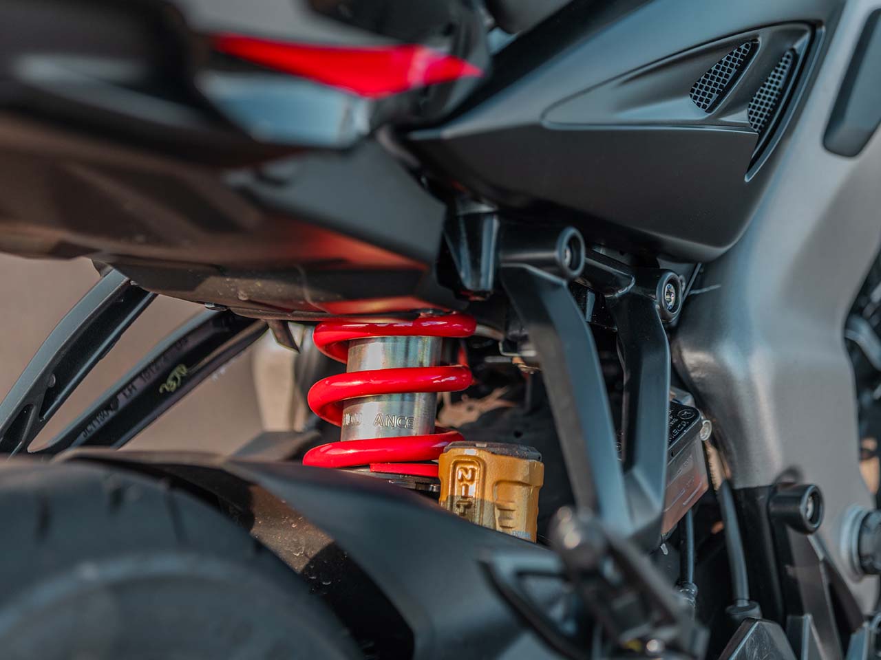 Bajaj�Dominar NS400Z 2026 - escapamentos