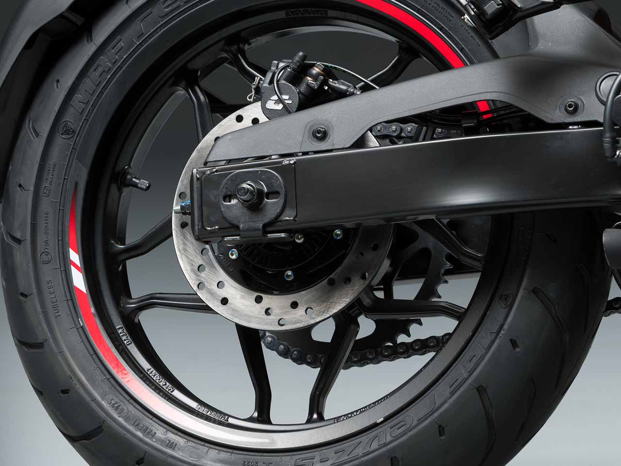 Bajaj�Dominar NS400Z 2026 - rodas