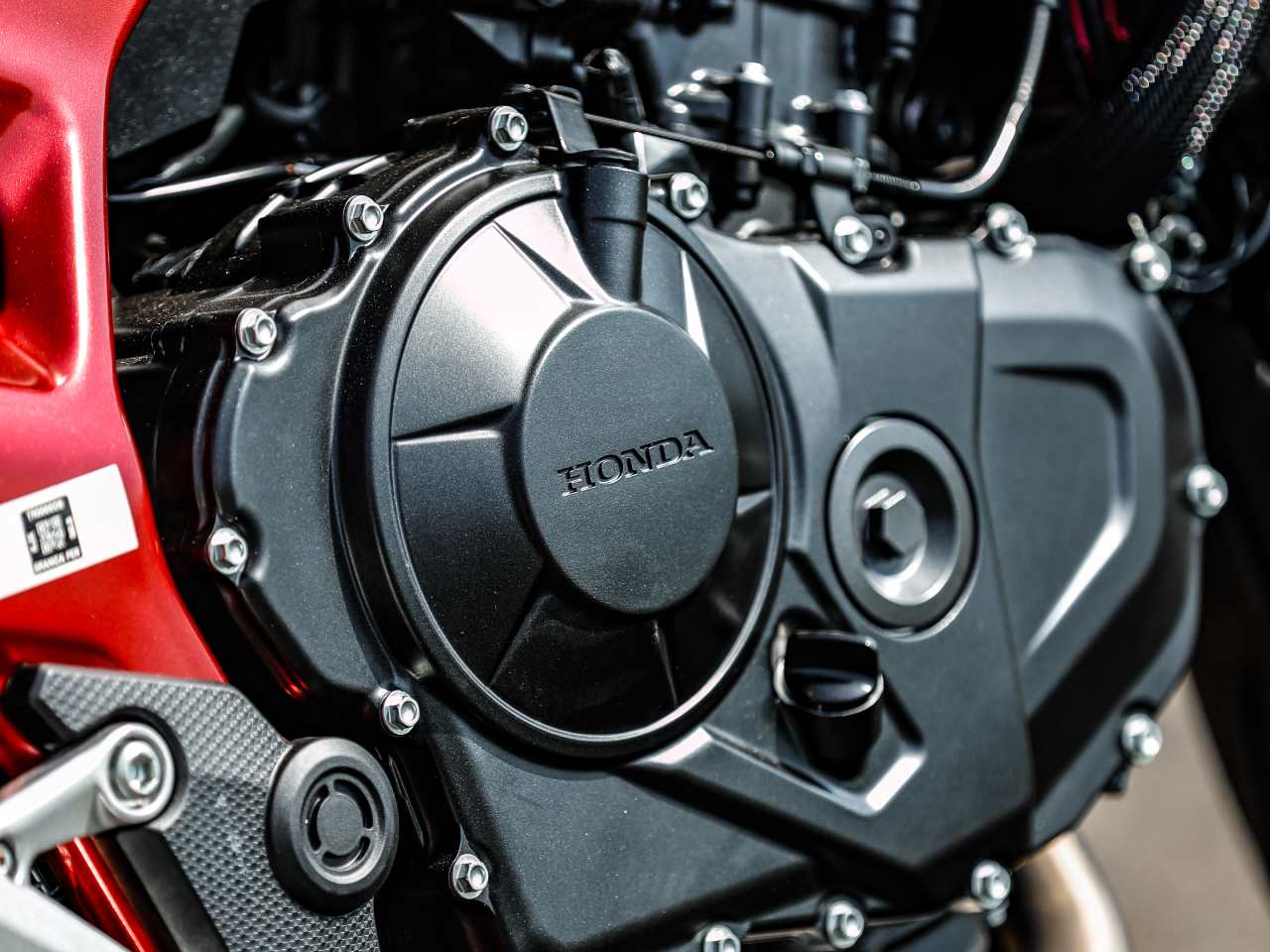 Honda�Hornet 750 2026 - acelerador