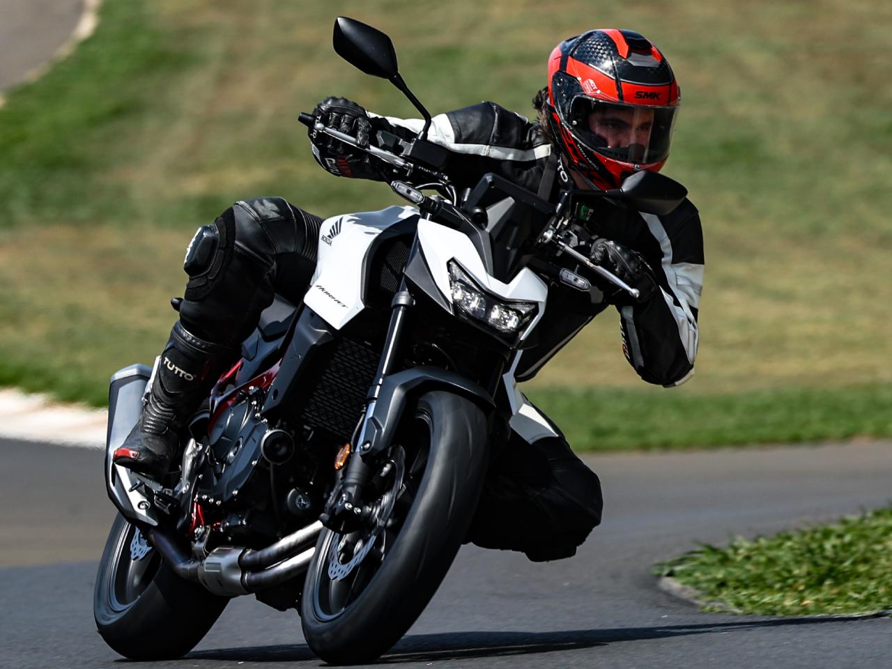 Honda�Hornet 750 2026 - frente