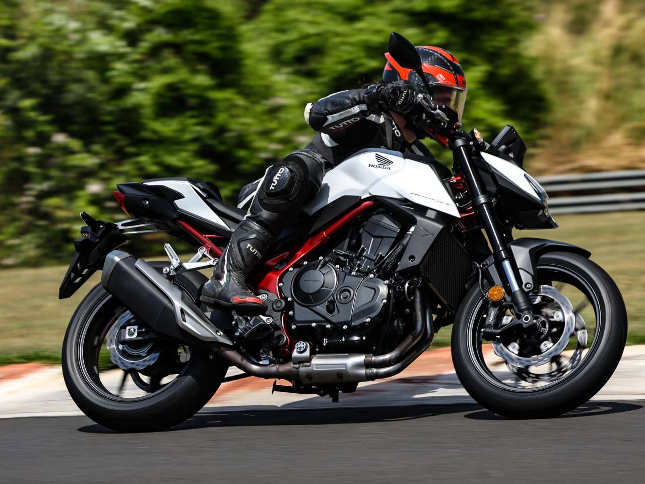 Honda�Hornet 750 2026 - lateral