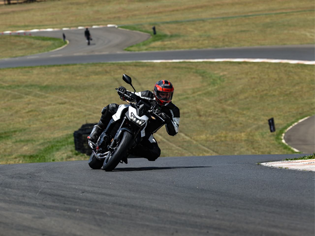 Honda�Hornet 750 2026 - frente