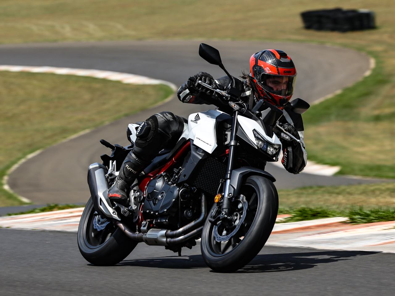 Honda�Hornet 750 2026 - 3/4 frente