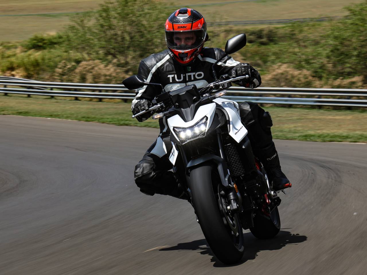 Honda�Hornet 750 2026 - frente