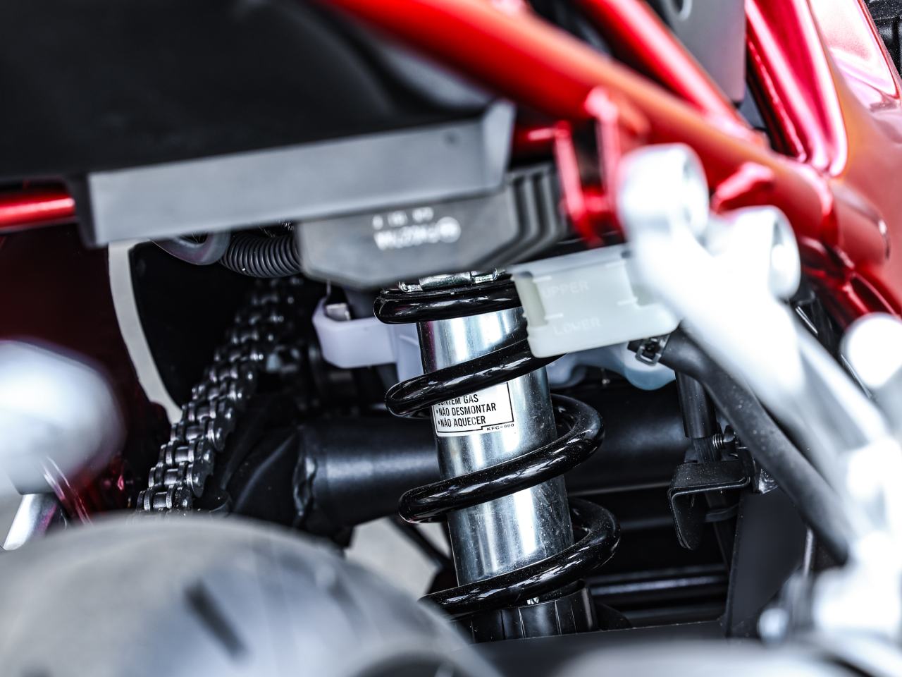 Honda�Hornet 750 2026 - escapamentos