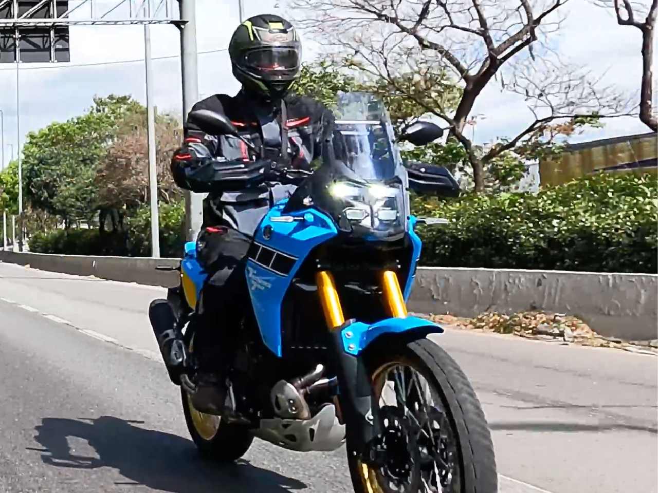 Yamaha�T�n�r� 700 2026 - 3/4 frente