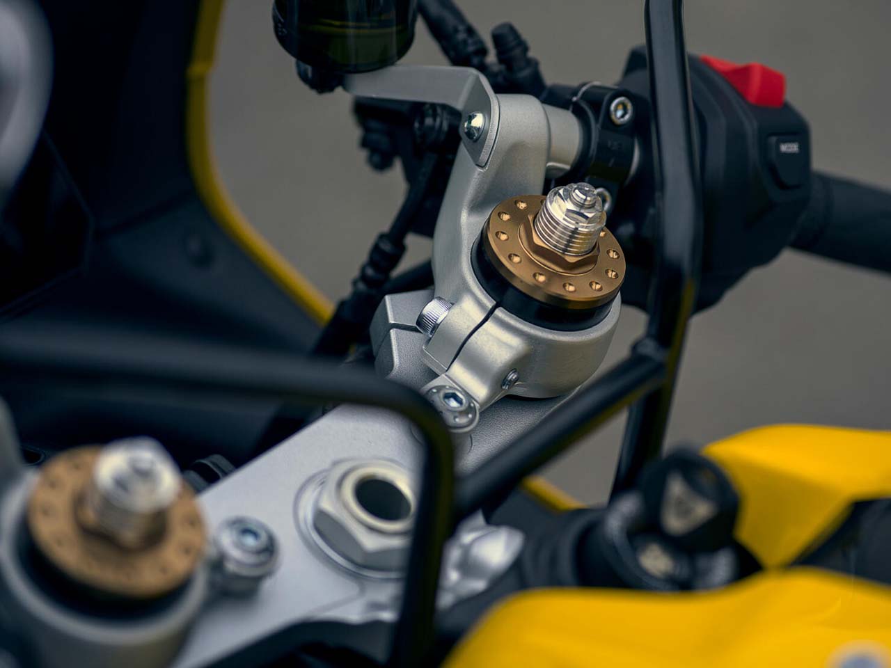 Yamaha�XSR900 2026 - escapamentos