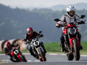 Monster 890