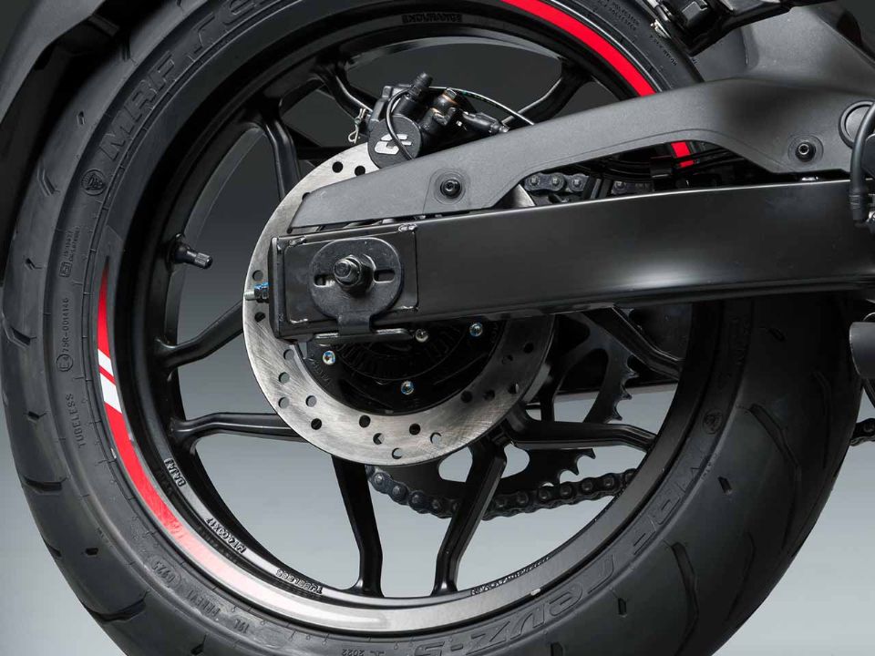 Bajaj�Dominar NS400Z 2026 - rodas