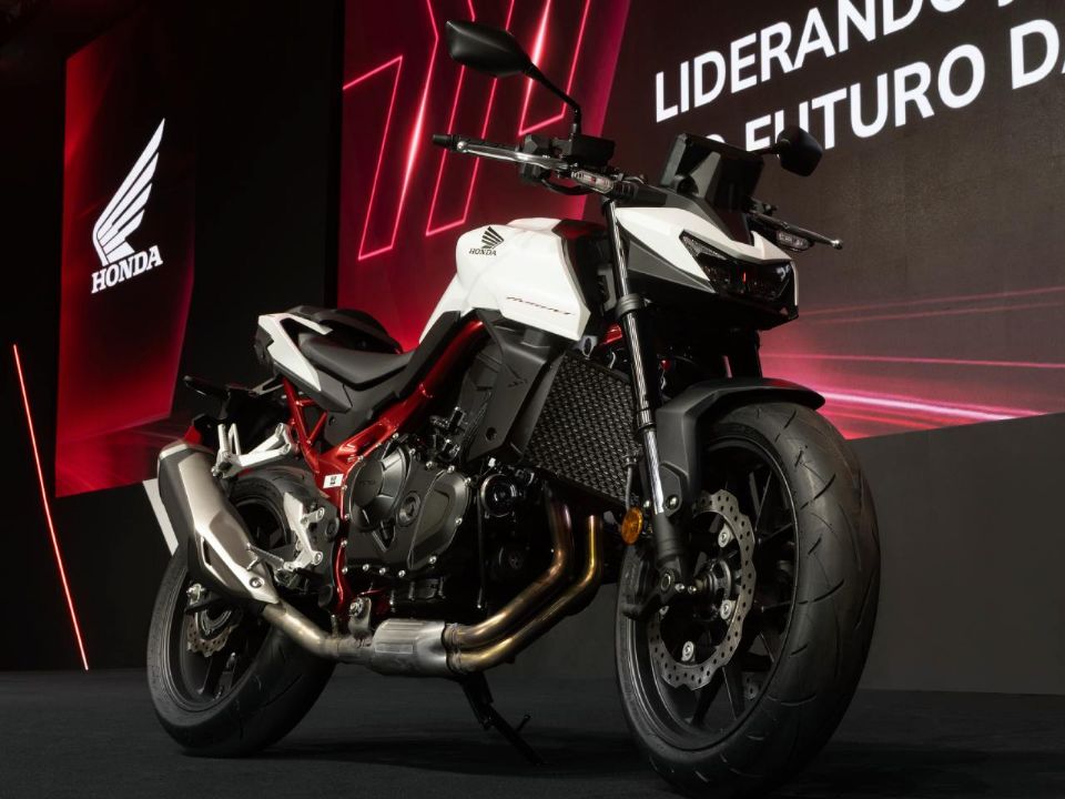 Honda�Hornet 750 2026 - 3/4 frente