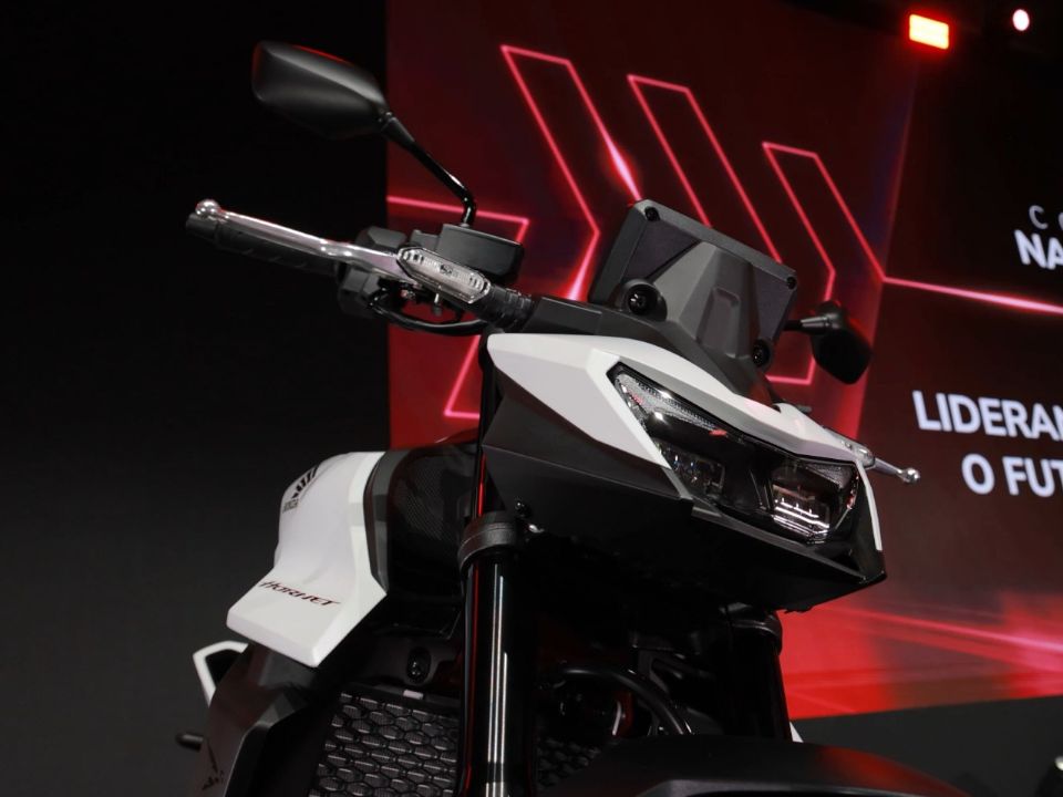 Honda�Hornet 750 2026 - 3/4 frente