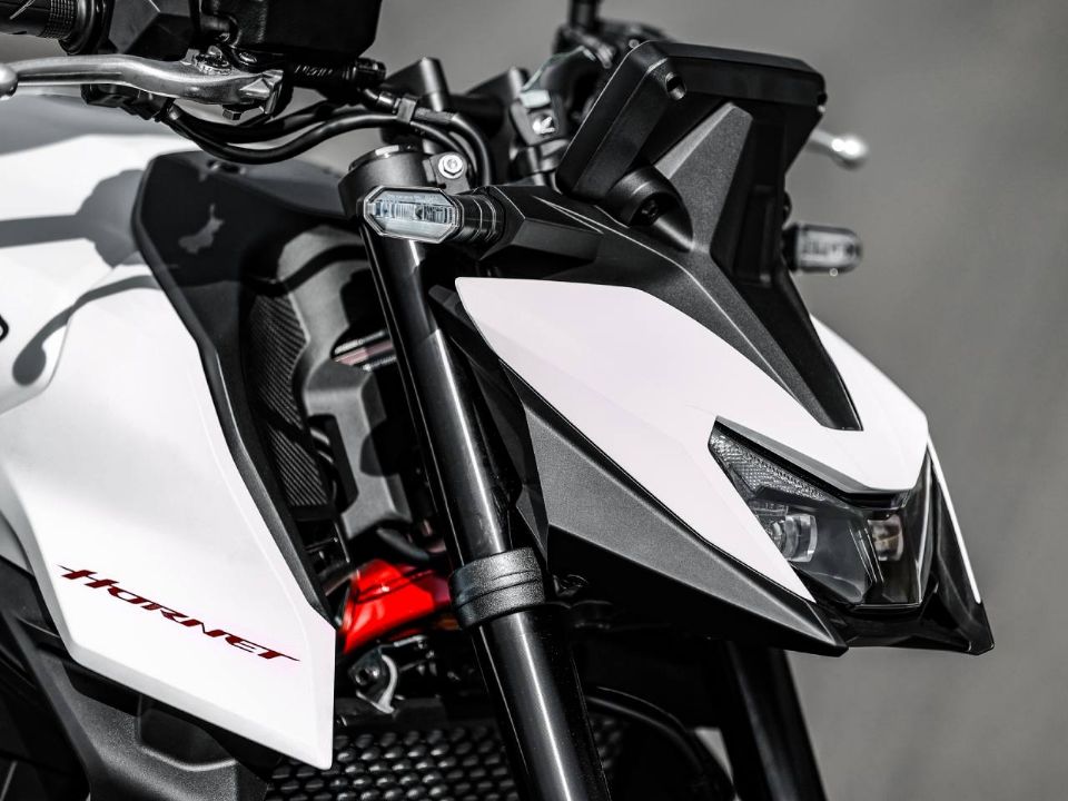 Honda�Hornet 750 2026 - 3/4 frente