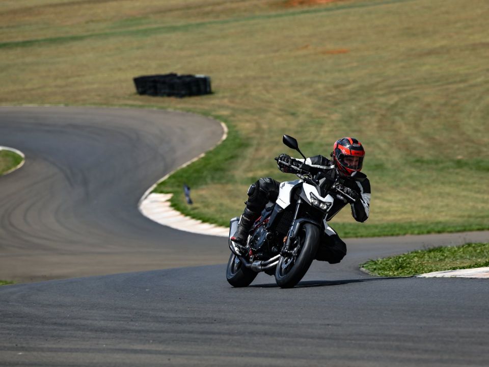 Honda�Hornet 750 2026 - frente