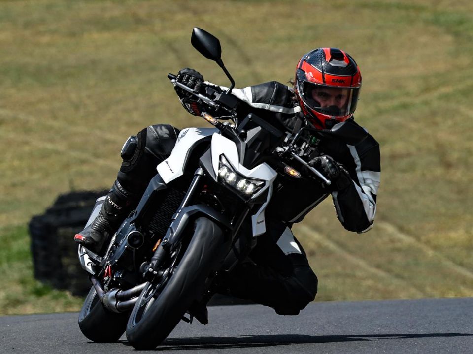 Honda�Hornet 750 2026 - frente