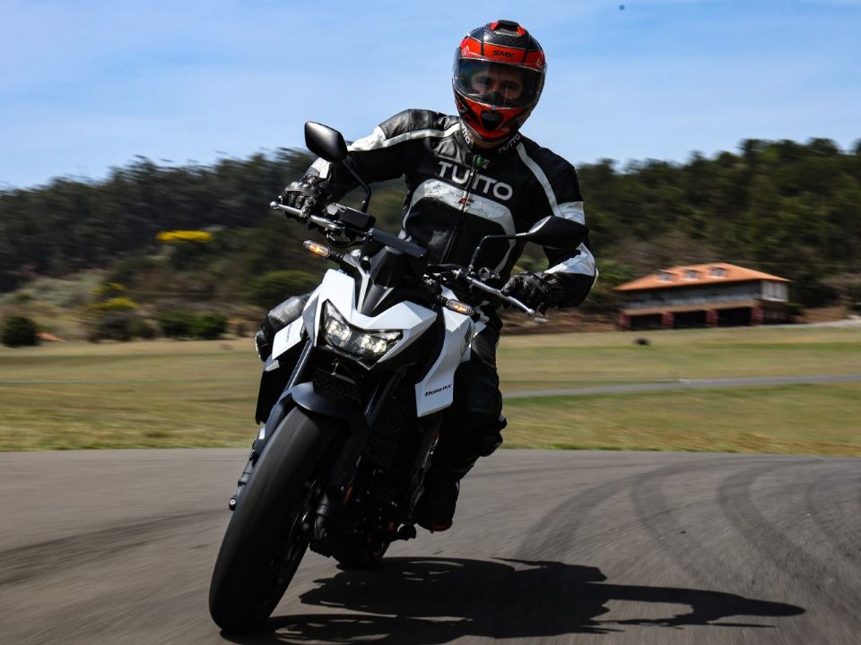 Honda�Hornet 750 2026 - frente
