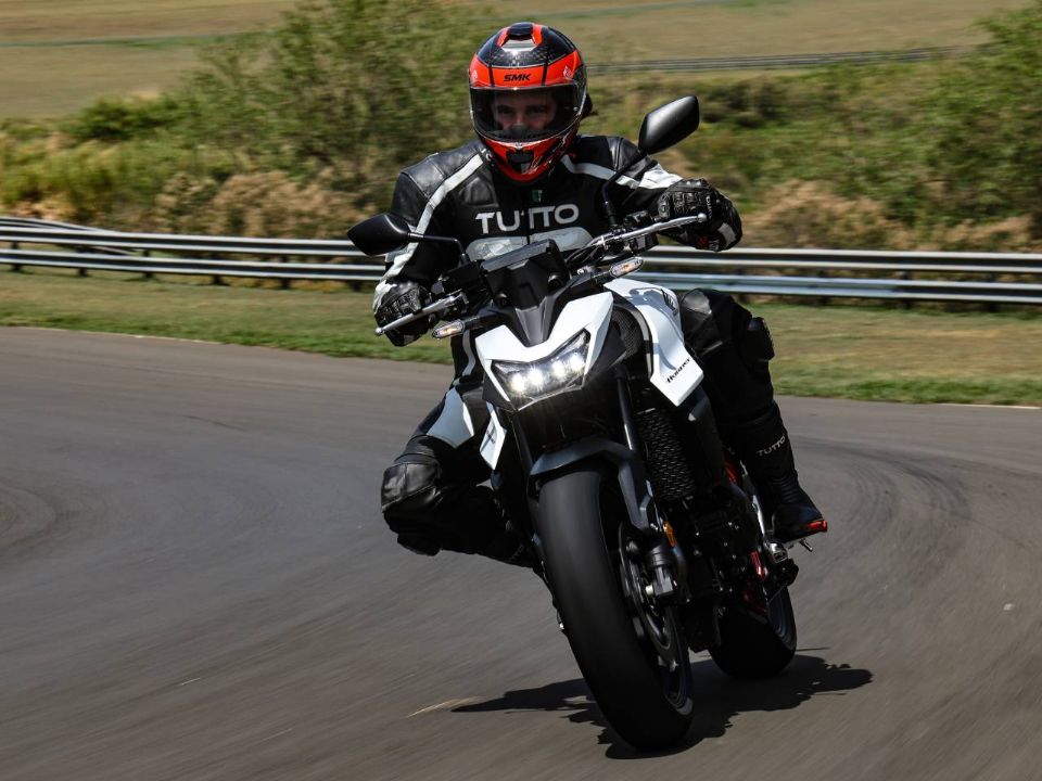 Honda�Hornet 750 2026 - frente