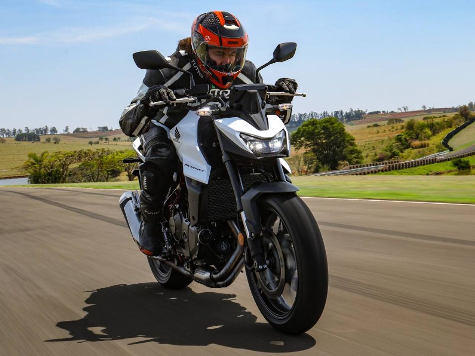 Honda�Hornet 750 2026 - 3/4 frente
