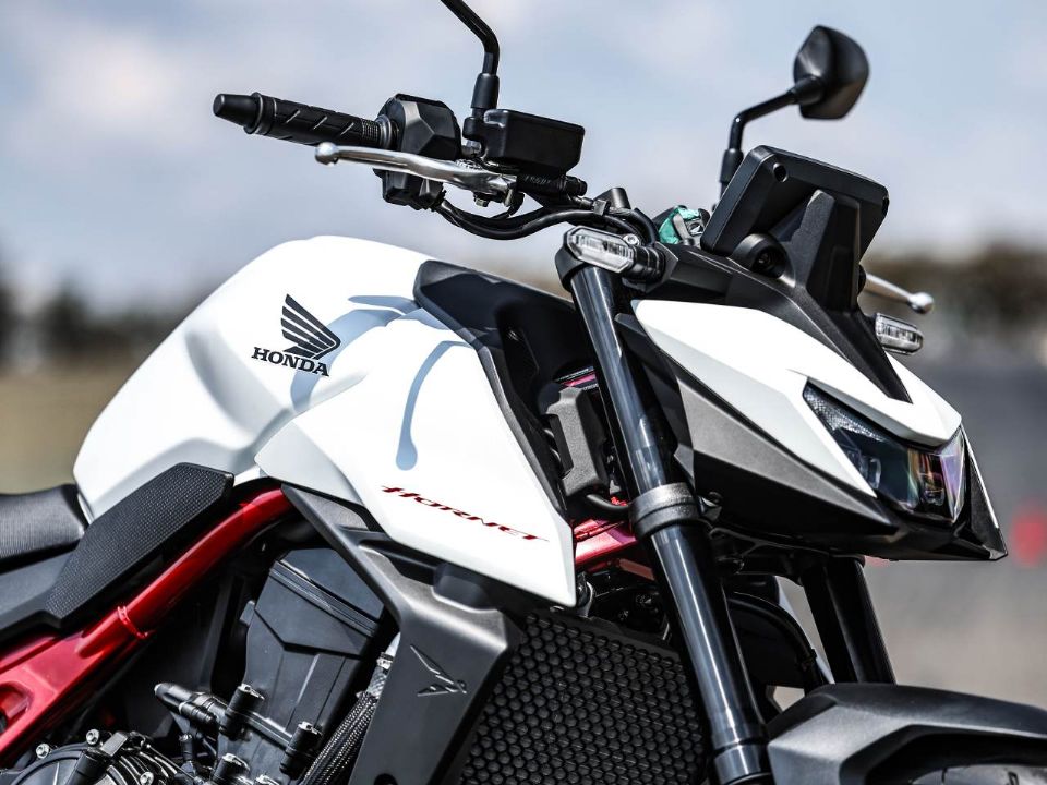 Honda�Hornet 750 2026 - 3/4 frente