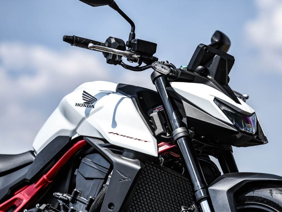 Honda�Hornet 750 2026 - 3/4 frente
