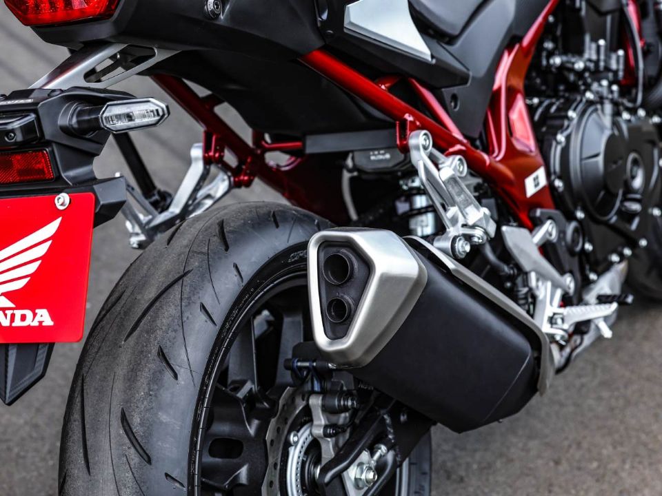 Honda�Hornet 750 2026 - 3/4 traseira
