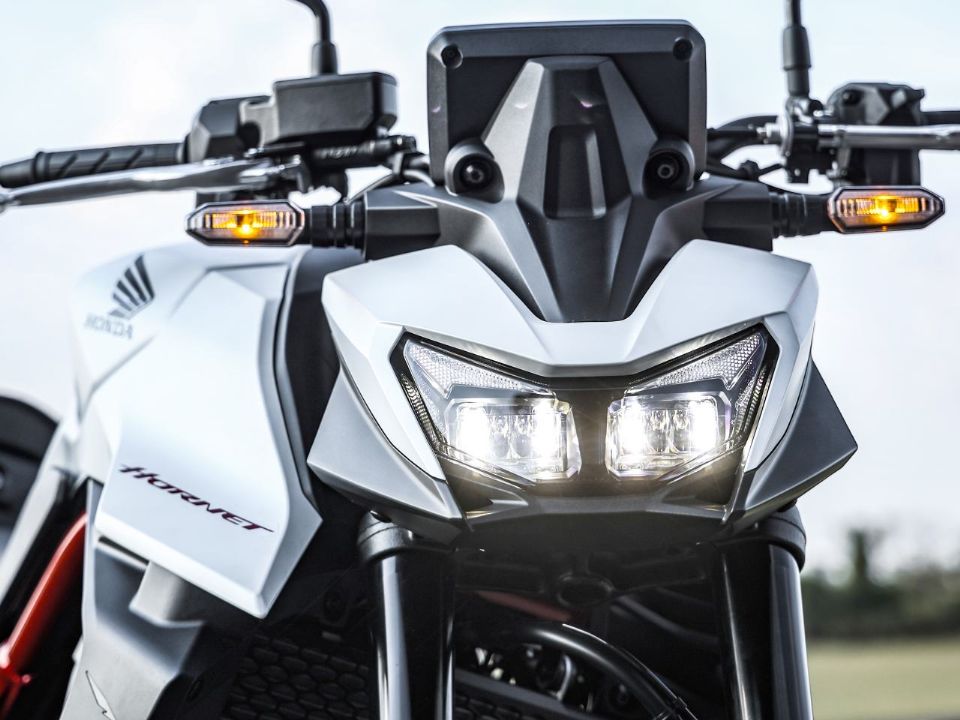 Honda�Hornet 750 2026 - 3/4 frente