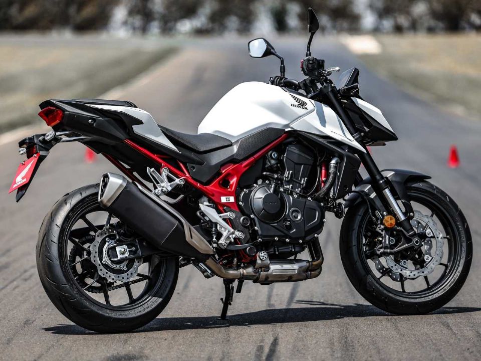 Honda�Hornet 750 2026 - 3/4 traseira