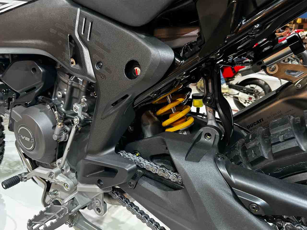 Ducati�DesertX 2026 - escapamentos