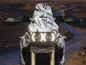 DesertX ganha nova gera��o com novo motor V2 de 890cc e menos peso