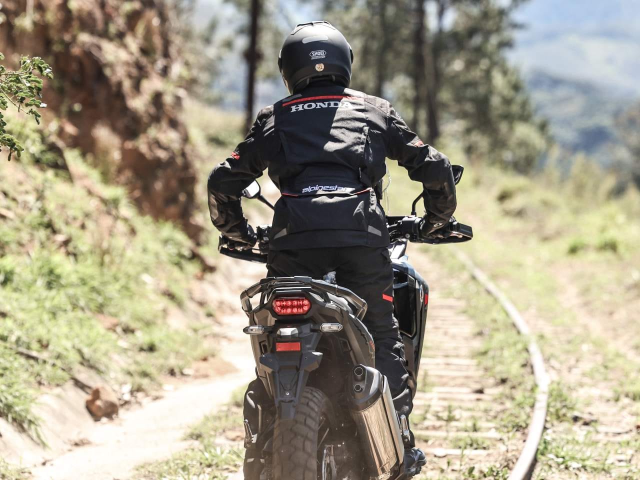 Honda�CRF 1100L Africa Twin 2026 - traseira