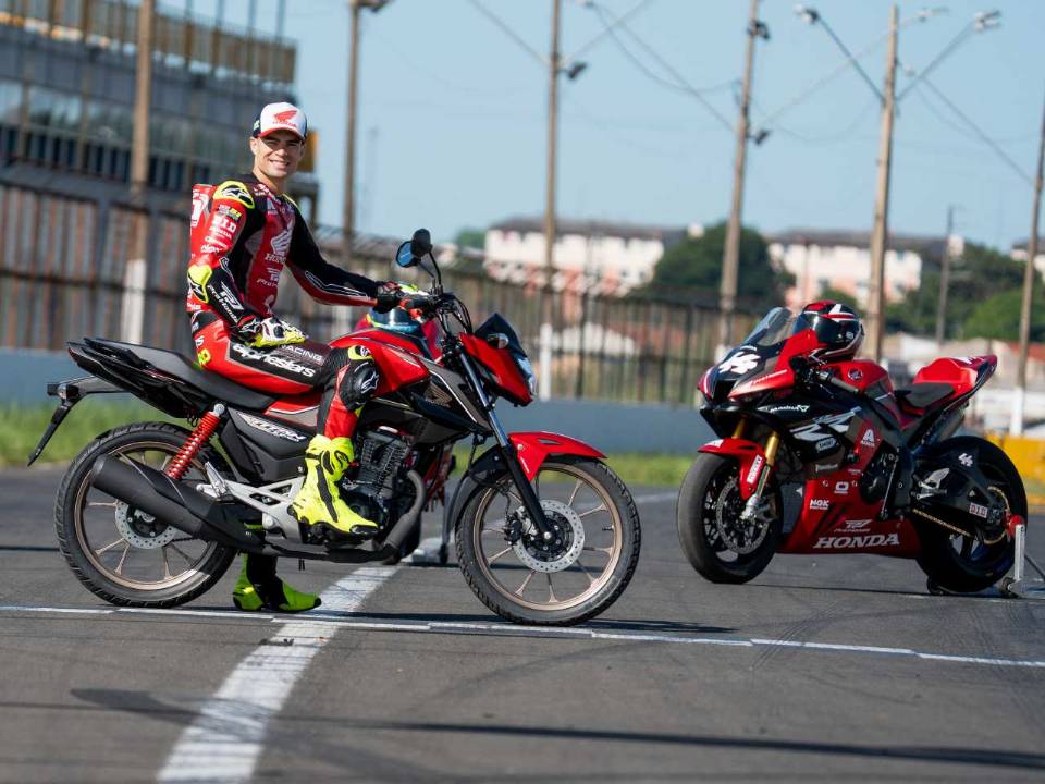 Eric Granado com a CG 160 Especial Edition