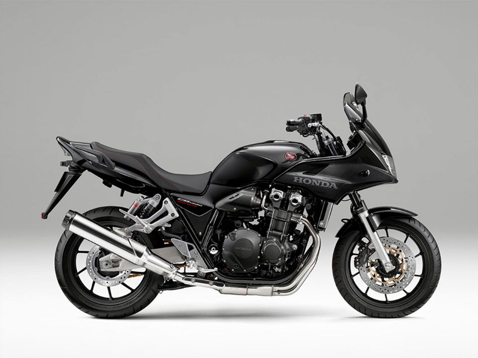 Honda CB1300 2025 - 3/4 frente