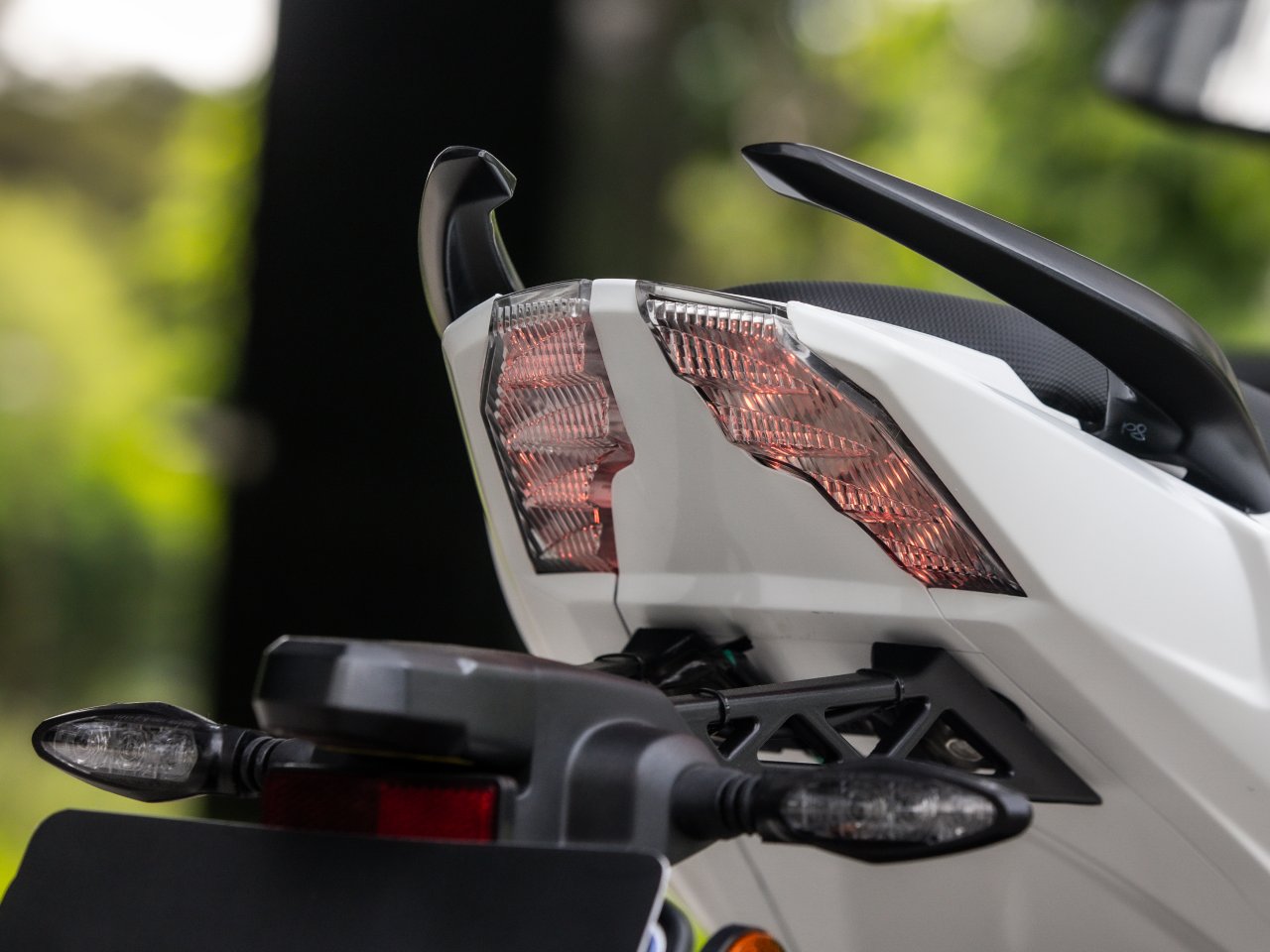 Bajaj Dominar 200 2026 - traseira