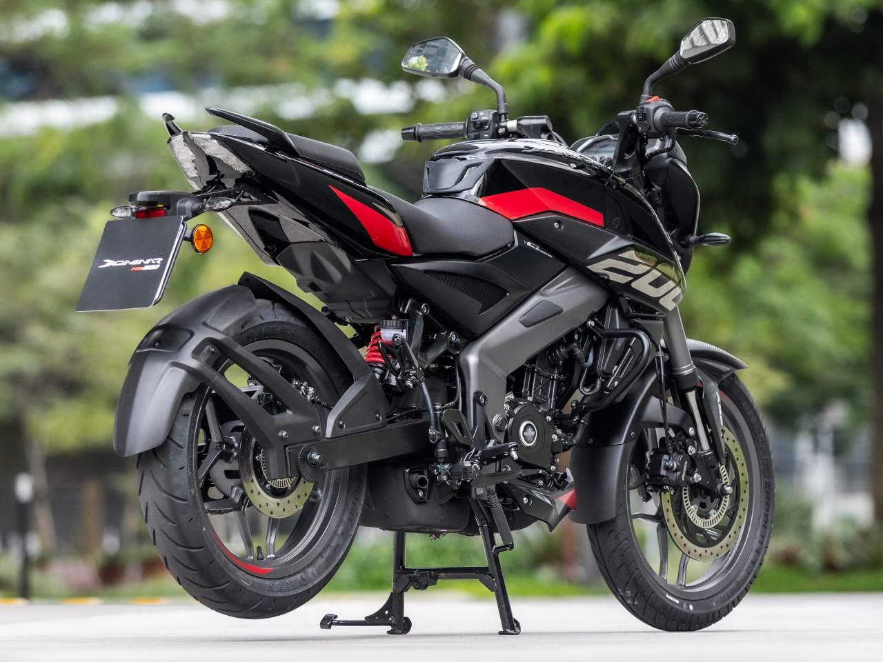 Bajaj Dominar 200 2026 - 3/4 traseira